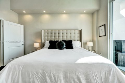 Снять в аренду кондоминиум в Норт-Бей-Виллидж, Флорида 2 спальни, 116.22м2, № 1969808 - фото 7