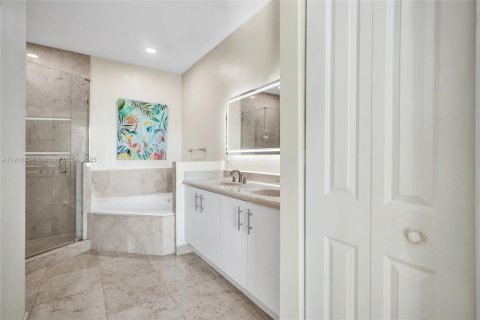 Снять в аренду кондоминиум в Норт-Бей-Виллидж, Флорида 2 спальни, 116.22м2, № 1969808 - фото 10