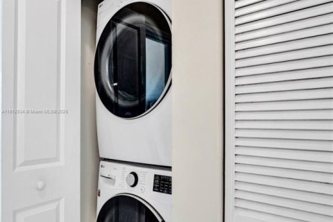 Снять в аренду кондоминиум в Норт-Бей-Виллидж, Флорида 2 спальни, 116.22м2, № 1969808 - фото 30