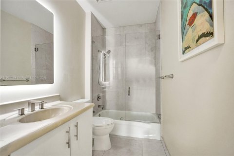 Снять в аренду кондоминиум в Норт-Бей-Виллидж, Флорида 2 спальни, 116.22м2, № 1969808 - фото 16