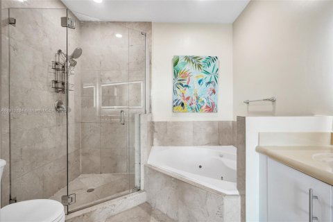 Снять в аренду кондоминиум в Норт-Бей-Виллидж, Флорида 2 спальни, 116.22м2, № 1969808 - фото 12