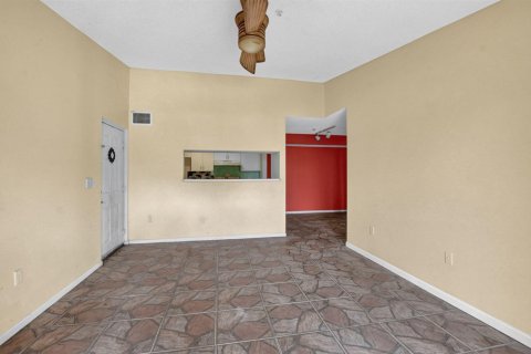 Condo in Coconut Creek, Florida, 2 bedrooms  № 2260170 - photo 4