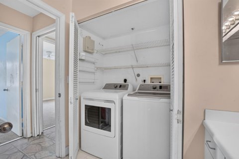 Condo in Coconut Creek, Florida, 2 bedrooms  № 2260170 - photo 18