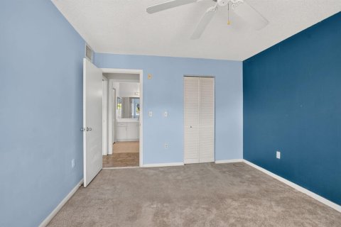 Condo in Coconut Creek, Florida, 2 bedrooms  № 2260170 - photo 13