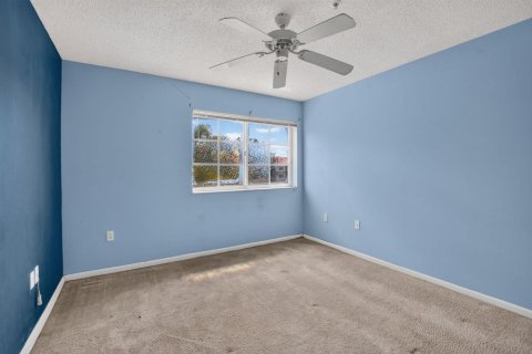 Condo in Coconut Creek, Florida, 2 bedrooms  № 2260170 - photo 12
