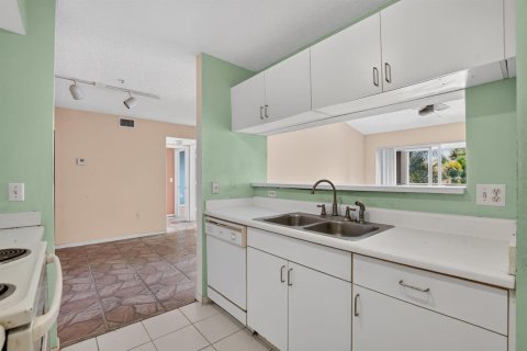Condo in Coconut Creek, Florida, 2 bedrooms  № 2260170 - photo 10