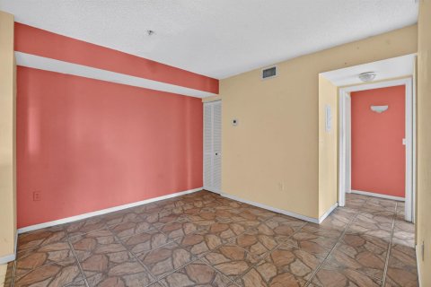 Condo in Coconut Creek, Florida, 2 bedrooms  № 2260170 - photo 5