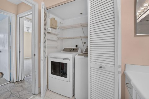 Condo in Coconut Creek, Florida, 2 bedrooms  № 2260170 - photo 17