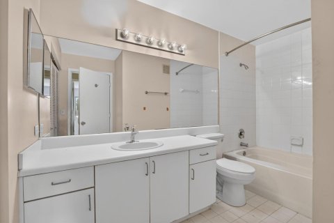 Condo in Coconut Creek, Florida, 2 bedrooms  № 2260170 - photo 14