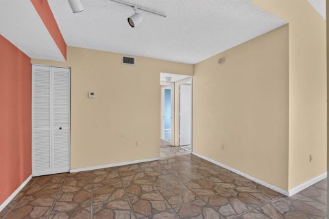 Condo in Coconut Creek, Florida, 2 bedrooms  № 2260170 - photo 7