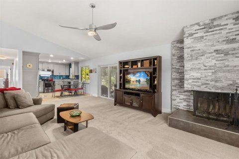 Villa ou maison à vendre à Casselberry, Floride: 3 chambres, 147.62 m2 № 2389169 - photo 9