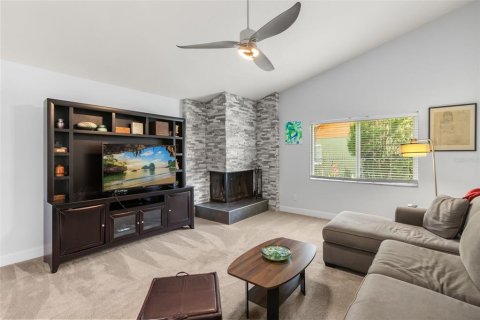 Villa ou maison à vendre à Casselberry, Floride: 3 chambres, 147.62 m2 № 2389169 - photo 2