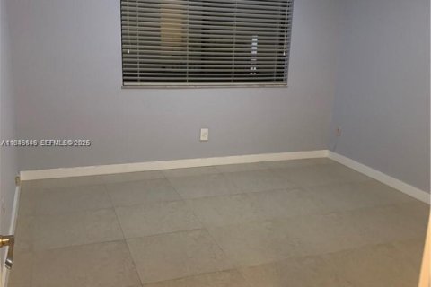 Condo in Weston, Florida, 3 bedrooms  № 2002892 - photo 16