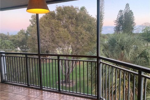 Condo in Weston, Florida, 3 bedrooms  № 2002892 - photo 6