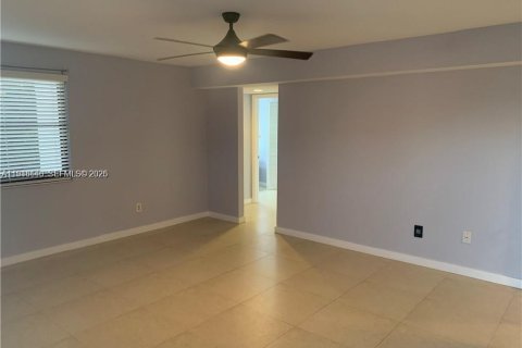 Condo in Weston, Florida, 3 bedrooms  № 2002892 - photo 13