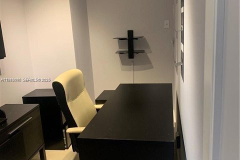 Condo in Weston, Florida, 3 bedrooms  № 2002892 - photo 15