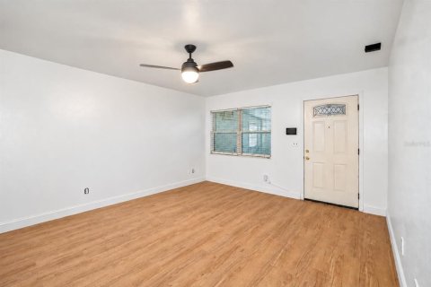 Villa ou maison à louer à Largo, Floride: 3 chambres, 128.39 m2 № 2407056 - photo 7