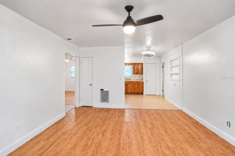 Villa ou maison à louer à Largo, Floride: 3 chambres, 128.39 m2 № 2407056 - photo 8