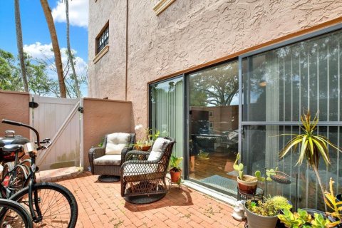 Condo in Gulfport, Florida, 2 bedrooms  № 2225630 - photo 18
