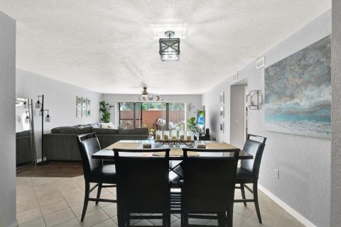 Condo in Gulfport, Florida, 2 bedrooms  № 2225630 - photo 7