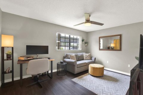 Condo in Gulfport, Florida, 2 bedrooms  № 2225630 - photo 16