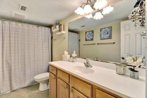 Condo in Gulfport, Florida, 2 bedrooms  № 2225630 - photo 15