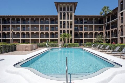 Condo in Gulfport, Florida, 2 bedrooms  № 2225630 - photo 21