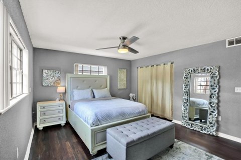 Condo in Gulfport, Florida, 2 bedrooms  № 2225630 - photo 13