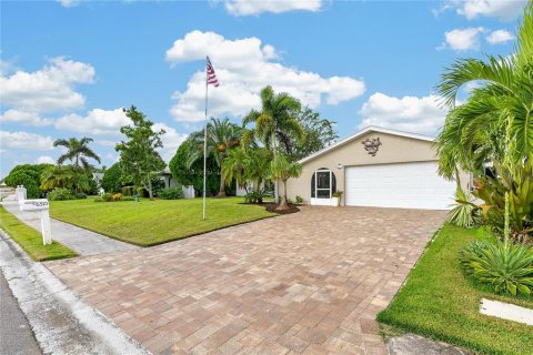 Villa ou maison à vendre à Apollo Beach, Floride: 3 chambres, 140.75 m2 № 2408823 - photo 17