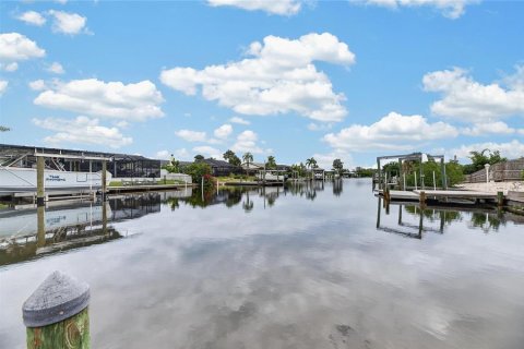 Villa ou maison à vendre à Apollo Beach, Floride: 3 chambres, 140.75 m2 № 2408823 - photo 16