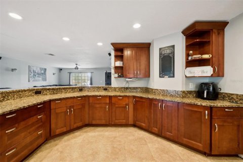 House in Casselberry, Florida 6 bedrooms, 327.76 sq.m. № 2122745 - photo 13