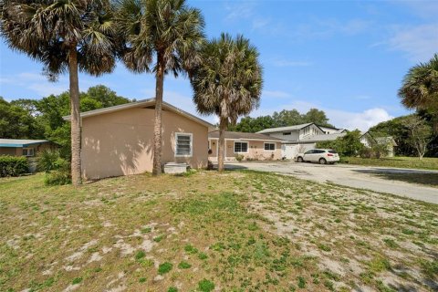 House in Casselberry, Florida 6 bedrooms, 327.76 sq.m. № 2122745 - photo 2