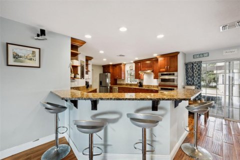 House in Casselberry, Florida 6 bedrooms, 327.76 sq.m. № 2122745 - photo 15