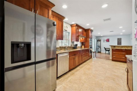 House in Casselberry, Florida 6 bedrooms, 327.76 sq.m. № 2122745 - photo 11