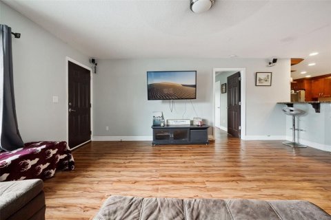 House in Casselberry, Florida 6 bedrooms, 327.76 sq.m. № 2122745 - photo 7