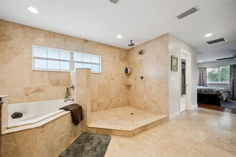 House in Casselberry, Florida 6 bedrooms, 327.76 sq.m. № 2122745 - photo 20