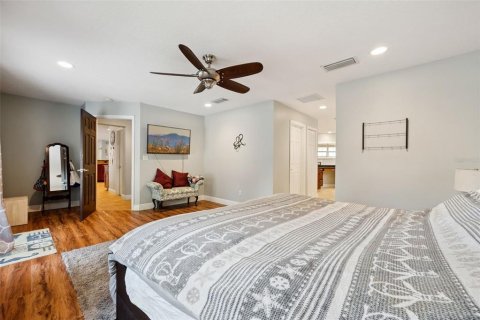 House in Casselberry, Florida 6 bedrooms, 327.76 sq.m. № 2122745 - photo 19