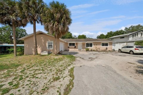 Casa en Casselberry, Florida 6 dormitorios, 327.76 m2 № 2122745