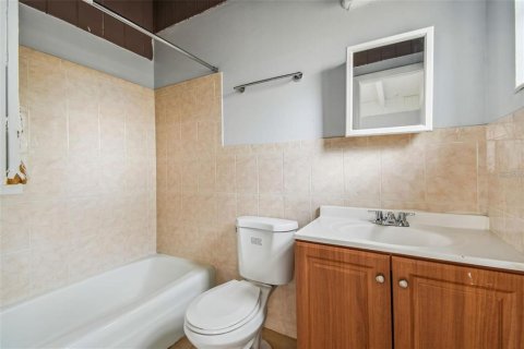 Commercial property in Tampa, Florida 6 bedrooms, 101.08 sq.m. № 1533892 - photo 8