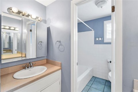 House in Tampa, Florida 4 bedrooms, 198.35 sq.m. № 1846476 - photo 7