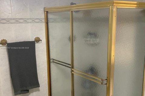 Снять в аренду квартиру в Ки-Бискейн, Флорида 3 спальни, 152.82м2, № 1948390 - фото 26