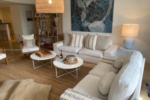 Снять в аренду квартиру в Ки-Бискейн, Флорида 3 спальни, 152.82м2, № 1948390 - фото 2