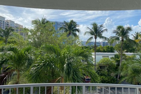 Снять в аренду квартиру в Ки-Бискейн, Флорида 3 спальни, 152.82м2, № 1948390 - фото 10