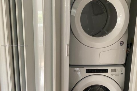 Снять в аренду квартиру в Ки-Бискейн, Флорида 3 спальни, 152.82м2, № 1948390 - фото 27