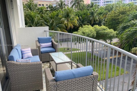 Снять в аренду квартиру в Ки-Бискейн, Флорида 3 спальни, 152.82м2, № 1948390 - фото 11