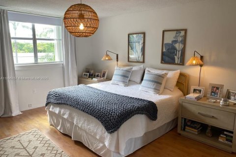 Снять в аренду квартиру в Ки-Бискейн, Флорида 3 спальни, 152.82м2, № 1948390 - фото 23