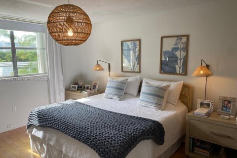 Снять в аренду квартиру в Ки-Бискейн, Флорида 3 спальни, 152.82м2, № 1948390 - фото 22