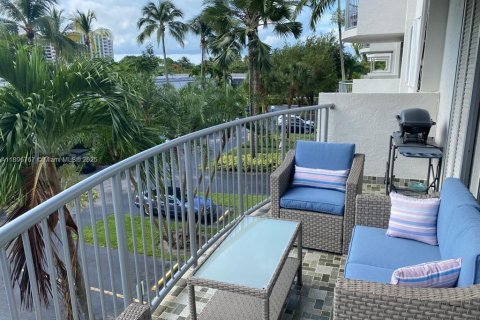 Снять в аренду квартиру в Ки-Бискейн, Флорида 3 спальни, 152.82м2, № 1948390 - фото 12