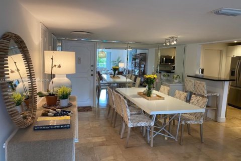 Снять в аренду квартиру в Ки-Бискейн, Флорида 3 спальни, 152.82м2, № 1948390 - фото 5