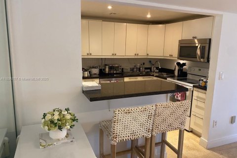 Снять в аренду квартиру в Ки-Бискейн, Флорида 3 спальни, 152.82м2, № 1948390 - фото 8